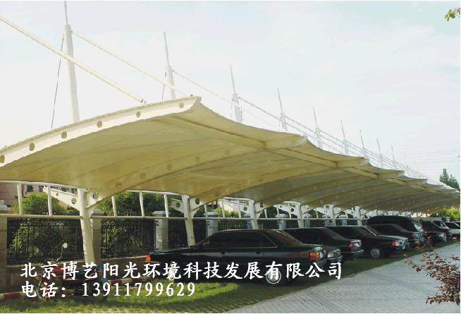 绿色环保、大气上档次 张拉膜汽车棚